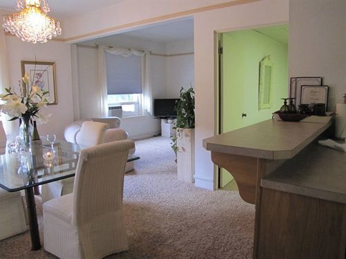לונגוויו The Monticello Hotel מראה חיצוני תמונה